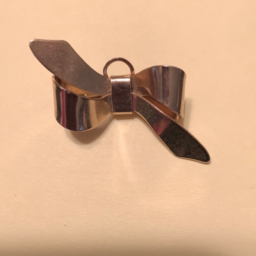 Small gold tone brooch pendant combination